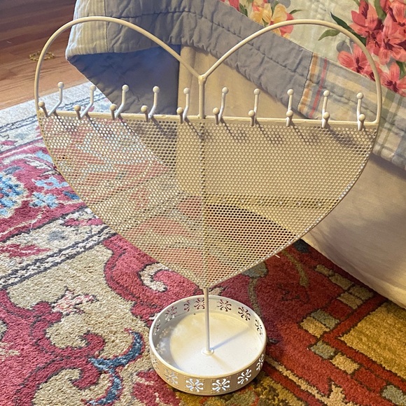 Heart-Shaped Jewelry Holder - Picture 2 of 2